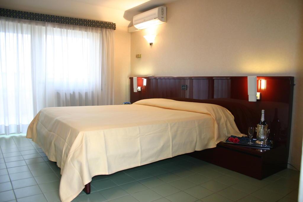 Grand Hotel Dei Cesari Dependance อันซีโอ ภายนอก รูปภาพ
