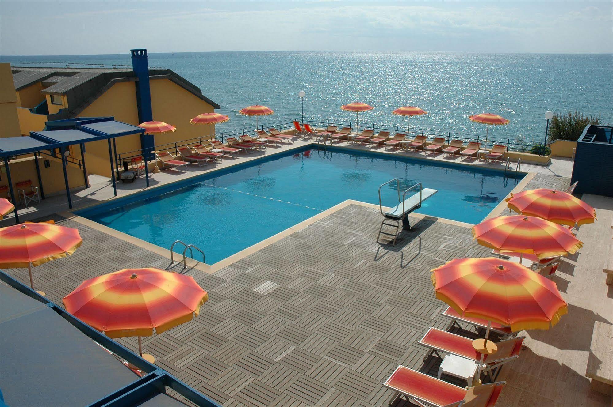 Grand Hotel Dei Cesari Dependance อันซีโอ ภายนอก รูปภาพ
